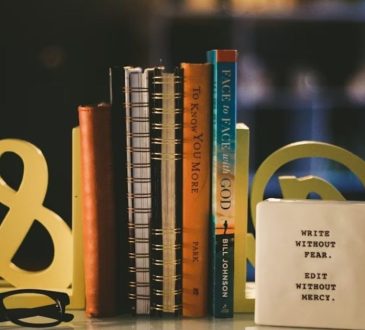 10 Inspiring Portable Books Every Digital Nomad Will Love
