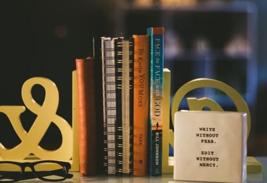 10 Inspiring Portable Books Every Digital Nomad Will Love